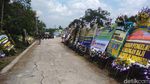 Pelayat Ibunda Jokowi Dicek Suhu Tubuh