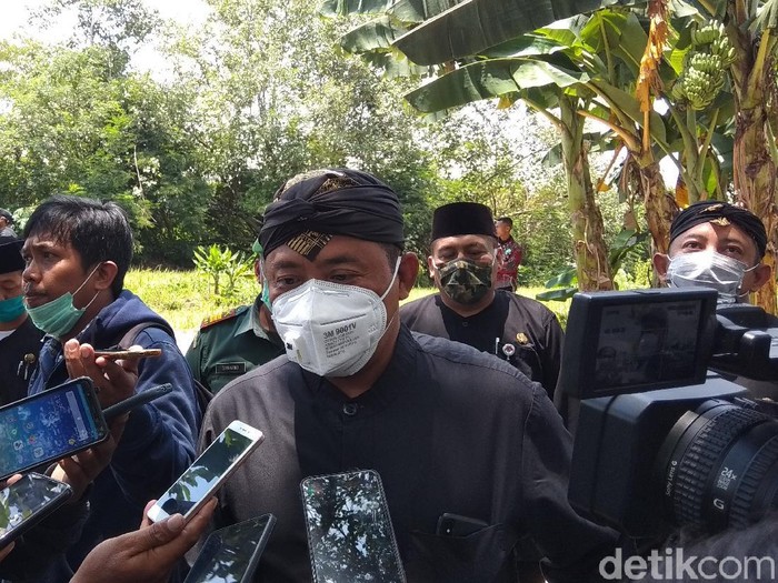 Bupati Karanganyar Juliyatmono, Kamis (26/3/2020).