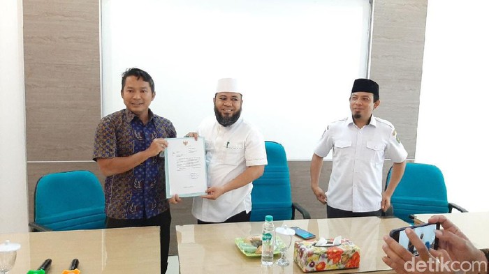Walikota Bengkulu Helmi Hasan meminta pihak PLN rayon Bengkulu memberikan kelonggaran kepada pelanggan dalam hal pembayaran listrik selama 1 tahun.