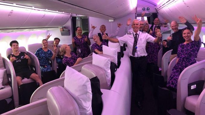 Pesawat air new zealand berisi 4 orang penumpang