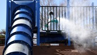 Penyemprotan disinfektan ini bagian dari upaya mencegah penyebaran virus corona (covid-19) di Las Vegas, Nevada.