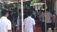 Diketahui, ibunda Jokowi, Sudjiatmi Notomihardjo meninggal pada Rabu (25/3) pukul 16.45 WIB kemarin. Sudjiatmi meninggal pada usia 77 tahun dalam perawatan di Rumah Sakit TNI (RST) Tingkat III Slamet Riyadi, Surakarta, Jawa Tengah. Sudjiatmi memiliki 4 anak, 9 cucu, dan 4 cicit.