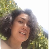 Penyanyi Yuni Shara mengunggah vlog yang berisi keseruannya #dirumahaja. Mulai dari memasak, makan bareng anak hingga berjemur, kakak Krisdayanti itu happy melakukan semua kegiatan #dirumahaja. Foto: Instagram