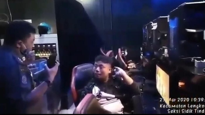 Gamers di Bandung Tertawakan Aparat