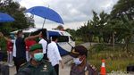 Jenazah Ibunda Jokowi Tiba di Pemakaman Mundu