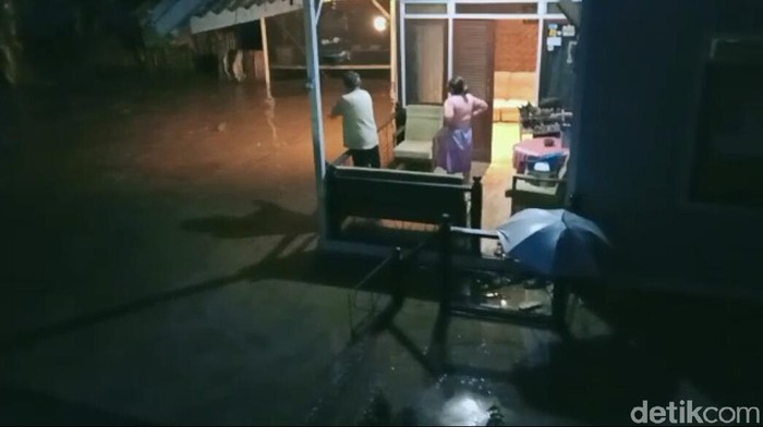 Banjir bandang terjang warga Gunung Halu Bandung Barat
