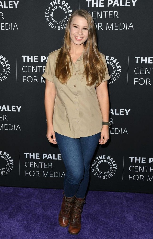 Bindi Irwin merupakan anak pertama mendiang Steve Irwin, zoologist ternama yang wajahnya kerap menghiasi acara tv seputar fauna. (Foto: Getty Images)