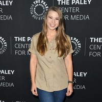 Bindi Irwin merupakan anak pertama mendiang Steve Irwin, zoologist ternama yang wajahnya kerap menghiasi acara tv seputar fauna. (Foto: Getty Images)