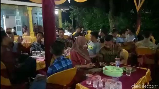 Hajatan di Mojokerto didatangi kades dan kapolsek/