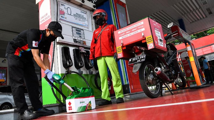 Viral Konsumen Pakai Jeriken Salip Antrean Beli BBM, Pertamina Ungkap Faktanya