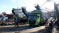  Kendaraan yang menyeberang didominasi truk logistik  ANTARA FOTO/BUDI CANDRA SETYA