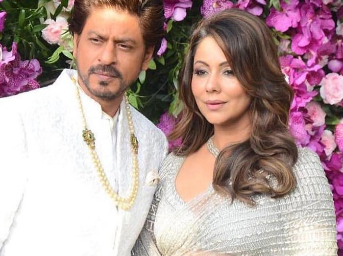 Shah Rukh Khan dan sang istri Gauri Shah Rukh Khan dan sang istri Gauri