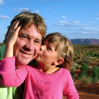 Inilah salah satu potret kenangan manis Bindi bersama ayahnya. Steve meninggal ketika Bindi baru berusia delapan tahun. (Foto: Getty Images)