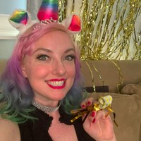 Meski tak ada orang yang datang, merayakan pesta ulang tahun sendiri di tengah pandemi virus Covid-19 juga tidak masalah. Foto: Reddit sunmellie