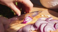 Buat Tutorial Menangis, Pria Ini Potong Bawang Dalam 11 Video di YouTube