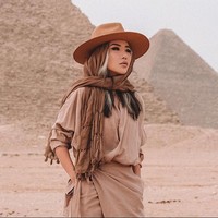 Blogger dan influencer Eugenie Grey yang tinggal di Los Angeles mengaku sebagai korban dari serangan rasis karena pandemi virus corona. Saat itu Grey yang merupakan keturunan Asia sedang berjalan bersama anjingnya.Foto: Instagram