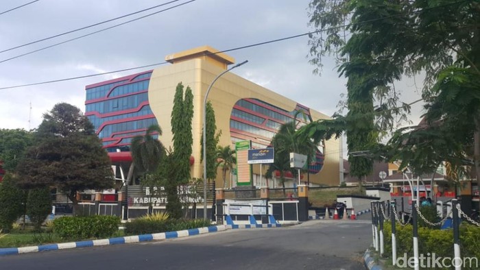 Lima Pasien dalam Pengawasan (PDP) yang diisolasi di RSUD Bangil, Kabupaten Pasuruan dipastikan negatif virus corona. Namun ada yang masih dirawat karena menderita penyakit lain seperti TBC, jantung dan diabetes.