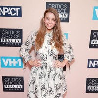 Bindi lahir di Queensland, Australia, pada 24 Juli 1988. Sejak kecil ia sering muncul di acara TV ayahnya. Tak heran, ketika beranjak dewasa, Bindi mengikuti jejak Steve sebagai zoologist. Ia juga sempat menjadi peserta Dancing with the Stars.  (Foto: Getty Images)