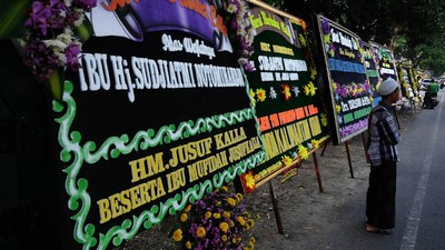 SBY Hingga JK Kirim Karangan Bunga untuk Ibunda Jokowi