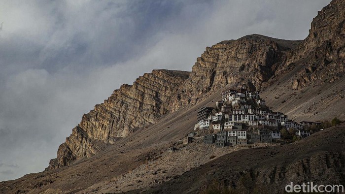 Menjelajahi Keindahan dan Keberagaman Spiti Valley Dikelilingi pegunungan Himalaya, Spiti Valley merupakan kawasan di India Utara yang menawarkan keindahan dan keberagaman. Penasaran?