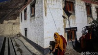 Spiti sendiri memiliki arti “The Middle Land,” karena posisinya yang berada di  antara India dan Tibet.