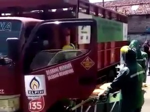 Heboh Video Petugas Pakai APD Corona Evakuasi Orang dari Truk di Blitar
