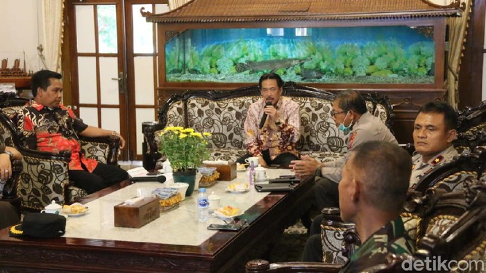 Pilkades serentak di Sidoarjo yang rencananya akan digelar 19 April mendatang akhirnya ditunda. Penundaan itu sesuai saran dan imbauan dari Menteri Dalam Negeri.
