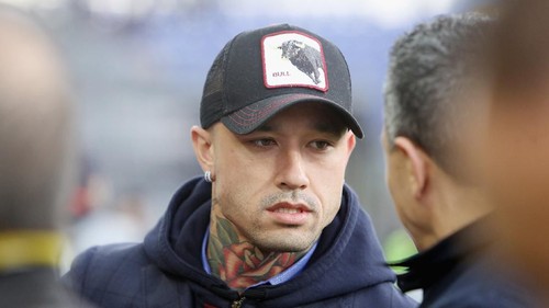 CAGLIARI, ITALY - MARCH 01: Radja Nainggolan of Cagliari looks on  during the Serie A match between Cagliari Calcio and  AS Roma at Sardegna Arena on March 1, 2020 in Cagliari, Italy.  (Photo by Enrico Locci/Getty Images)