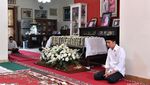 Suasana Haru di Pusara Terakhir Ibunda Jokowi