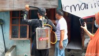 Alhasil warga secara swadaya dan mandiri berinisiatif mengumpulkan iuran warga dan melakukannya sendiri.