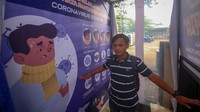 Satpas SIM Tangerang juga menyediakan bilik disinfektan, warga yang ingin mengurus SIM diwajibkan untuk memasuki bilik ini terlebih dahulu. ANTARA FOTO/Fauzan