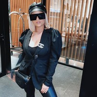 Inilah gaya hits wanita 21 tahun itu. Ia terlihat menggunakan tas Gucci dan bros dari Chanel. Foto: dok. Instagram