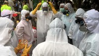 PMI pusat juga telah menyediakan sedikitnya 20 unit tank air, 230 unit pickup, 10 unit motor roda tiga, dan 3.000 alat spray serta APD lengkap untuk para relawan yang bertugas. Foto: dok. PMI