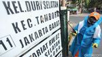 Penyemprotan Disinfektan di Jakarta Mulai Door to Door