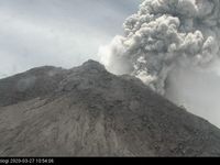 Kolom Erupsi Gunung Merapi Siang Ini Setinggi 5 Km