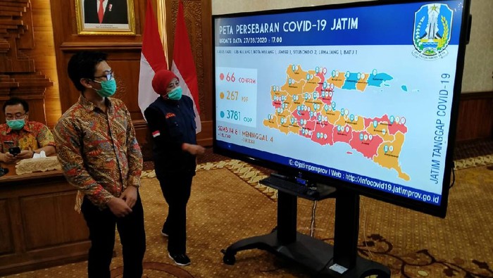 Gubernur Jawa Timur Khofifah jumpa pers di grahadi