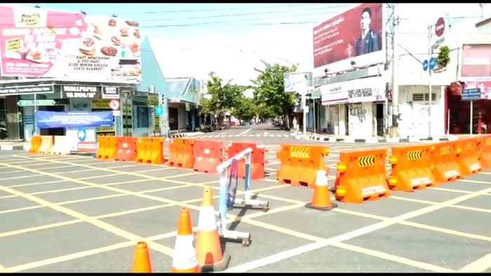 Akses ke alun-alun Kota Tegal ditutup
