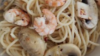 Makanan berupa pasta dengan berbagai isian seperti udang ini jadi menu yang dibuat oleh netizen @bahagia_sejati. Bahkan ia juga membagikan resep masakannya.
