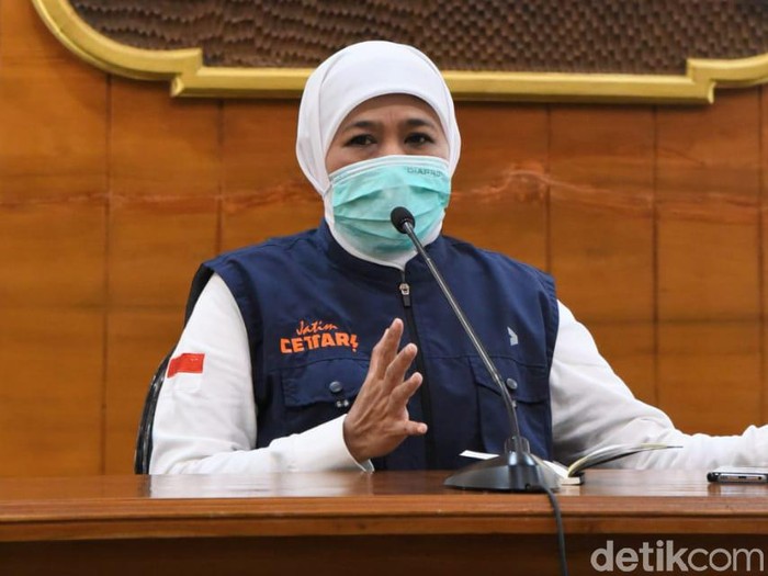 Pemprov Jatim akan menggelar rapid test Covid-19 serentak di 38 kabupaten/kota mulai hari ini. Sebanyak 18.400 alat rapid test sudah didistribusikan ke 65 rumah sakit rujukan dan Dinas Kesehatan di Jatim.