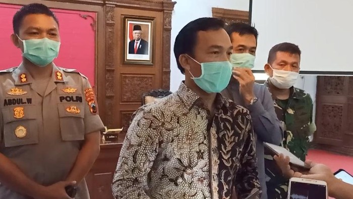 Bupati Batang Wihaji bicara soal pegawai PLTU Batang positif corona