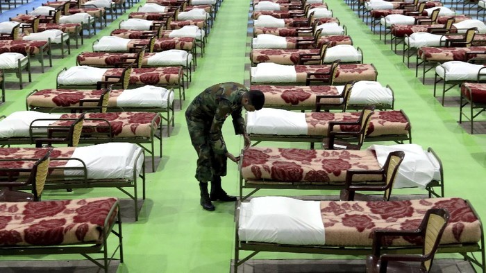 Wabah virus Corona berdampak cukup besar di Iran. Guna memberikan perawatan maksimal bagi pasien COVID-19, Iran rombak gedung pertemuan jadi RS Darurat Corona.