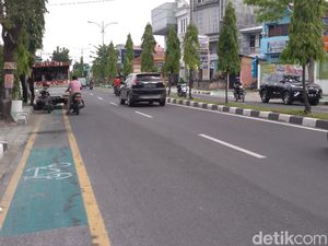 Pesepeda Keluhkan Jalur Sepeda Miliaran di Medan Jadi Tempat Parkir Liar
