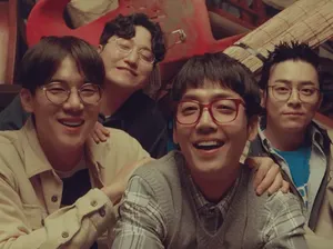 Pertarungan Sengit IUxSuga dan OST Hospital Playlist di Chart Musik