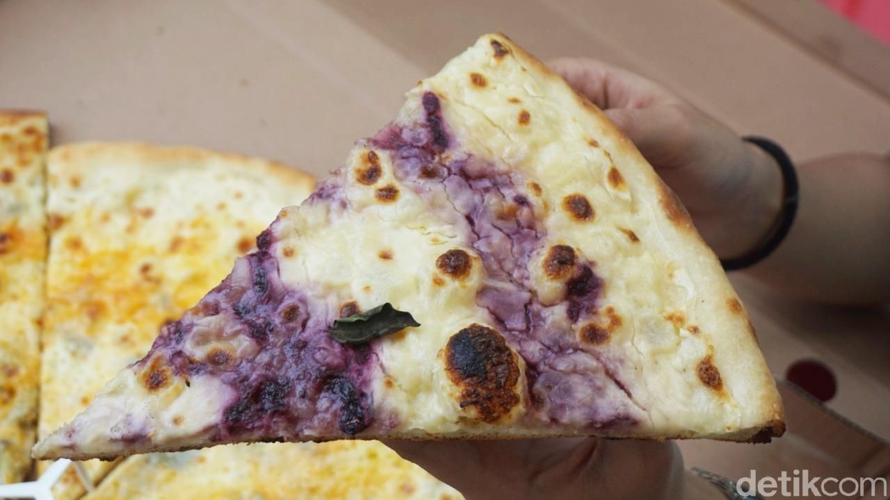 Pizzza Dealer: Mantap! Pizza Gaya New York dengan Mixed Berries yang Segar