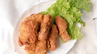 Simpel dan lezat, netizen bernama @femalejournaal membuat olahan makanan berupa crispy spicy tofu & sosis. 