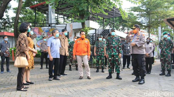 3 perumahan di surabaya terapkan physical distancing