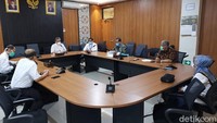 Gubernur Jawa Timur Khofifah Indar Parawansa, menyambut baik rencana pembangunan bangsal Health Care Unit (HCU) 100 unit dan ICU 20 unit di RS Infeksi Airlagga Surabaya, yang didukung oleh PT CT Corp, Bank Mega, PT Indofood dan PT ASTRA group.