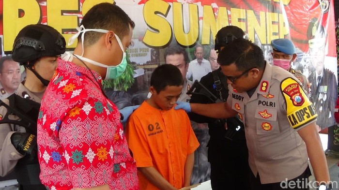 Pria di Sumenep nekat menyebarkan video asusila dirinya dengan mantan pacar. Itu ia lakukan setelah gagal balikan dengan sang mantan.