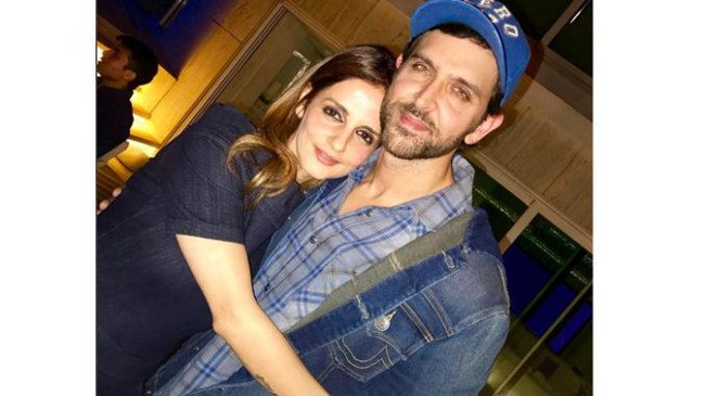 Hrithik Roshan dan Sussanne Khan menikah pada 20 Desember 2000. Keduanya merupakan pasangan berbeda keyakinan, Hrithik beragam Hindu, sedangkan Sussanne muslim. Pernikahan yang dikaruniai dua anak itu berakhir dengan perceraian pada 2014. Namun keduanya tetap berteman baik setelah bercerai demi anak-anak mereka. Foto: Instagram