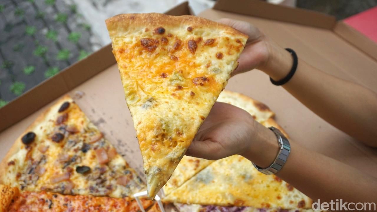 Pizzza Dealer: Mantap! Pizza Gaya New York dengan Mixed Berries yang Segar